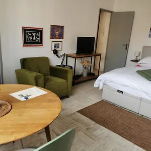 Apartment Calme Et Tres Lumineux, Au Pied De Notre Dame De La Garde, Marseille