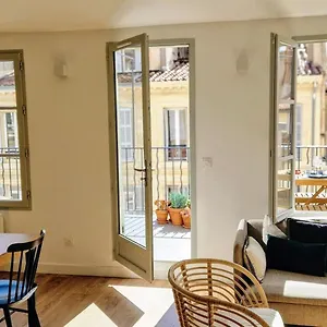 Apartment Terrasse - Hyper Centre - 2 - Parking Gratuit - Calme & Lumineux - Arrivee Autonome, Marseille